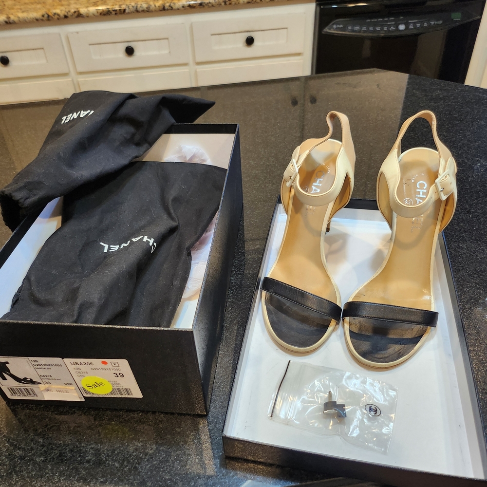 Chanel Women's Leather Black and Cream Sandals
